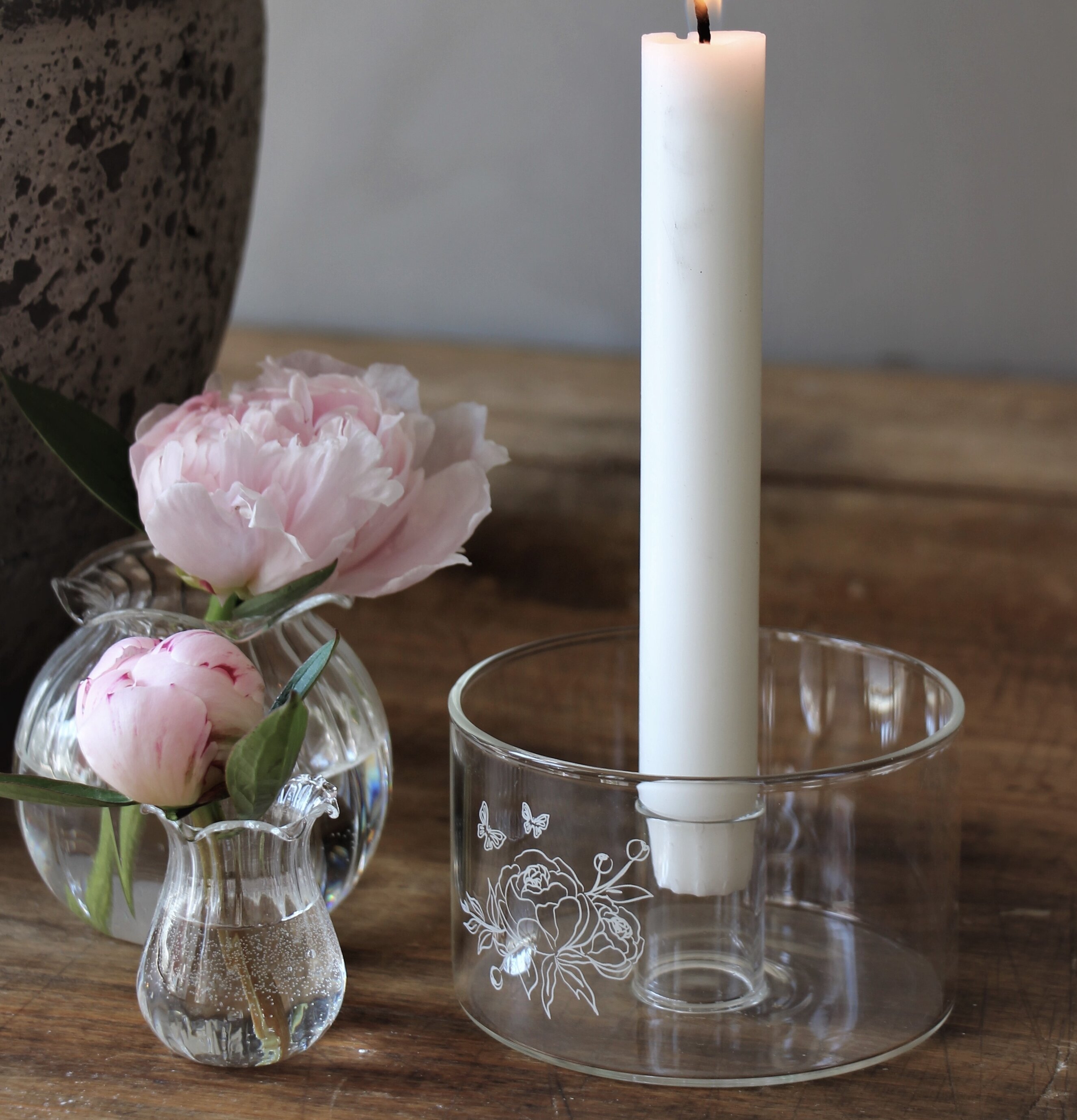 Ljuslykta Klarglas Peonys & Butterflies från Majas Cottage