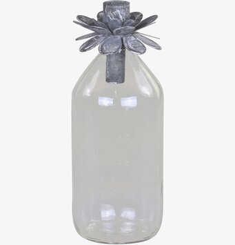 Foto av elegant ljuslykta med glasflaska och blomma