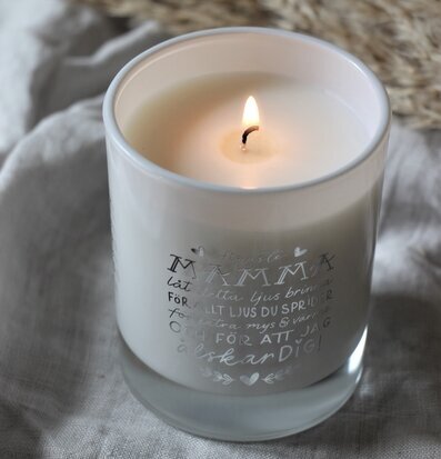 Bild av elegant ljuslykta med varm och inbjudande sken