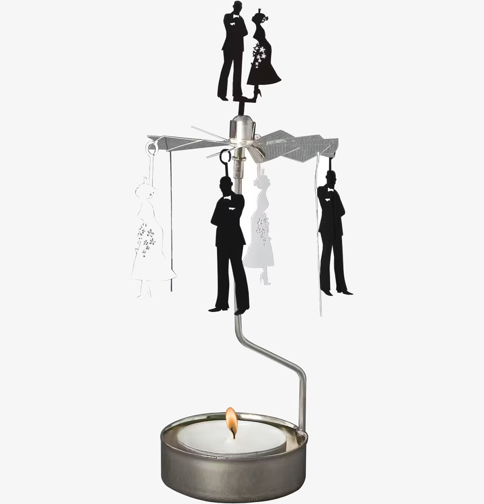 Bild av elegant roterande ljuslykta med brudpar
