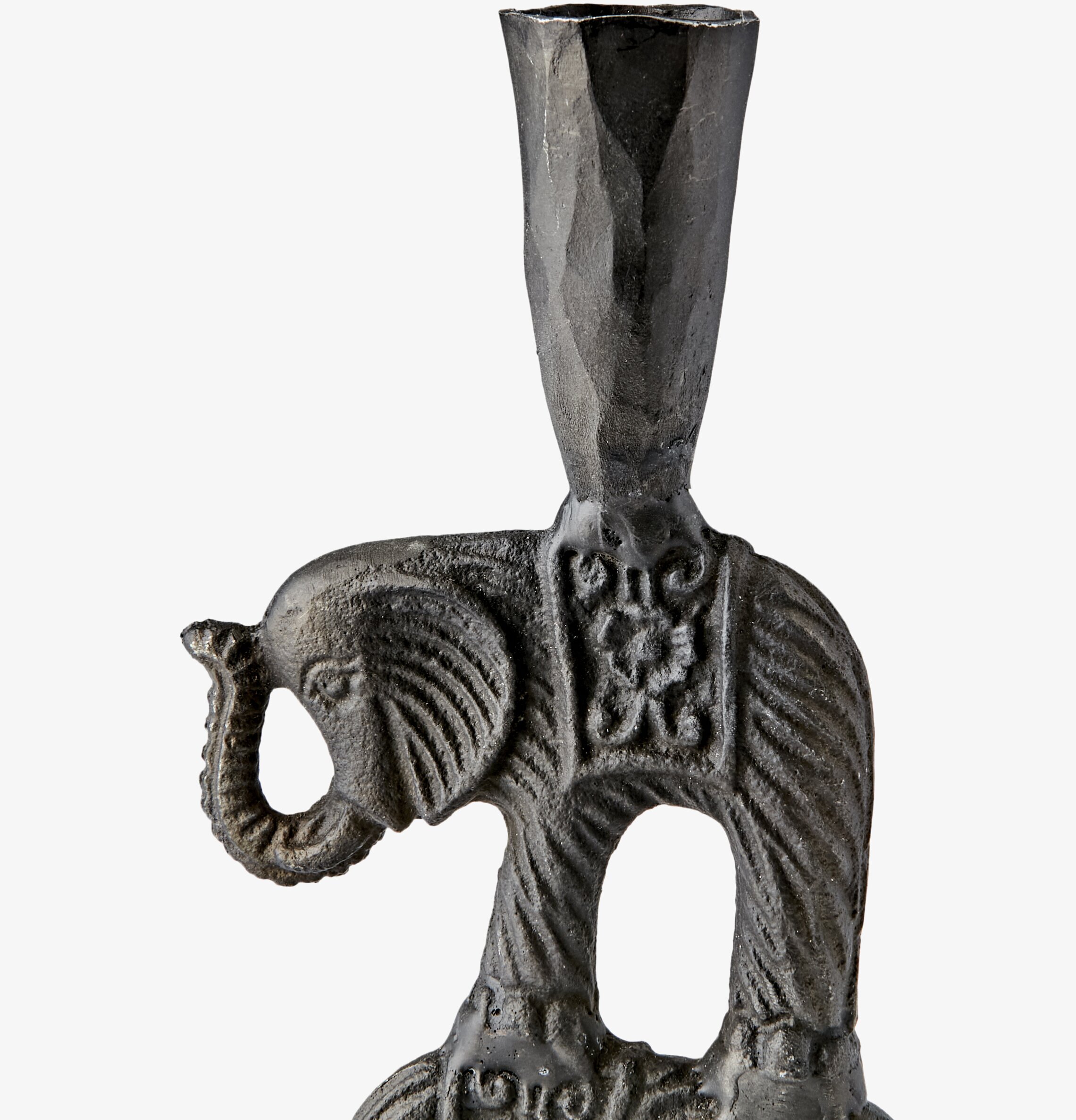 Bild av dekorativ elefantljusstake med detaljerad design
