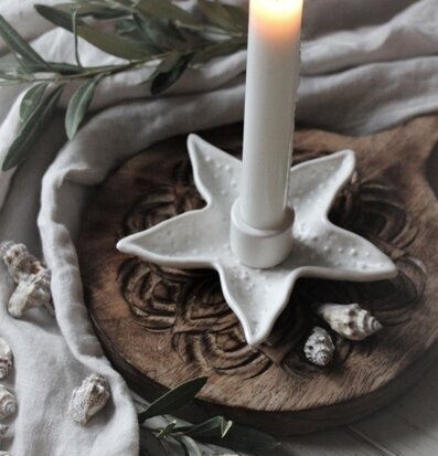 Bild av sjöstjärnformad ljushållare med maritim känsla