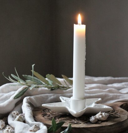 Bild av ljushållare med kustnära och naturlig känsla