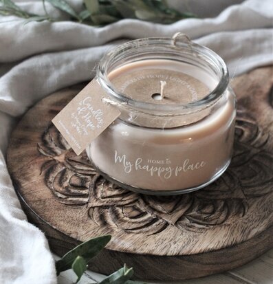 Bild av doftljus i harmonisk och hemtrevlig miljö