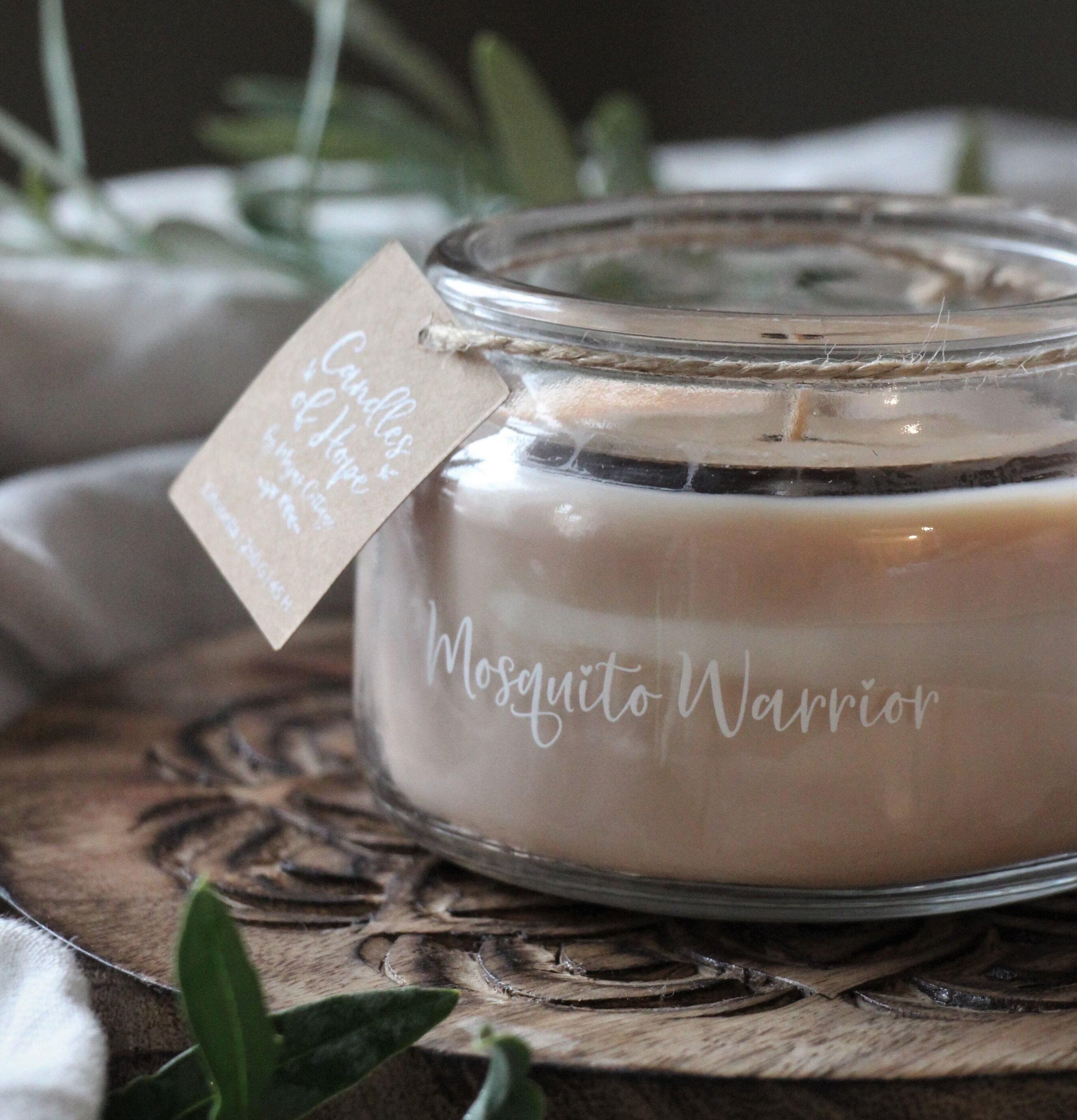 Bild av doftljus i glasbehållare med naturlig stil