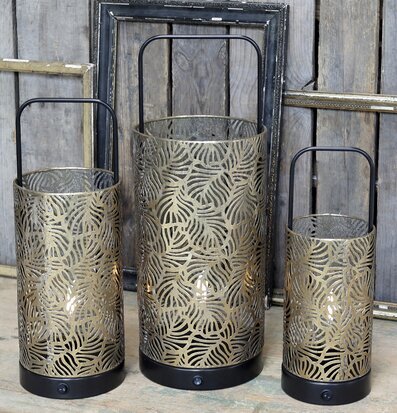 Bild av antika lanternor med intrikat design