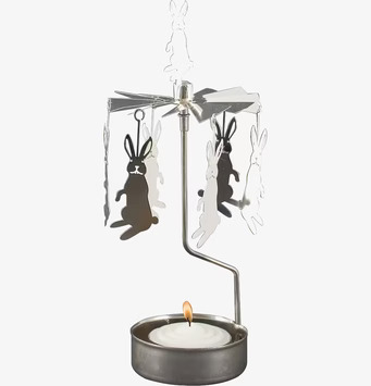 Bild av dekorativ ljuslykta med snurrande kaniner