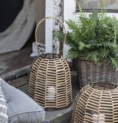 Ljuslykta Rotting Large från IB Laursen på en stentrappa