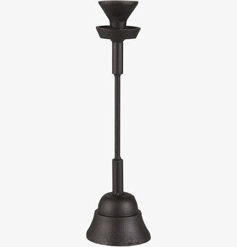 Foto av en robust ljusstake i järn med tidlös design