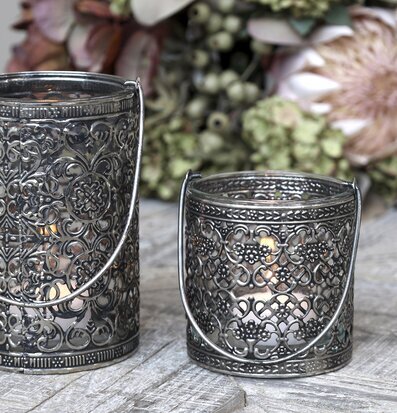 Lanterna Med Handtag Antik silver från Chic Antique på bord