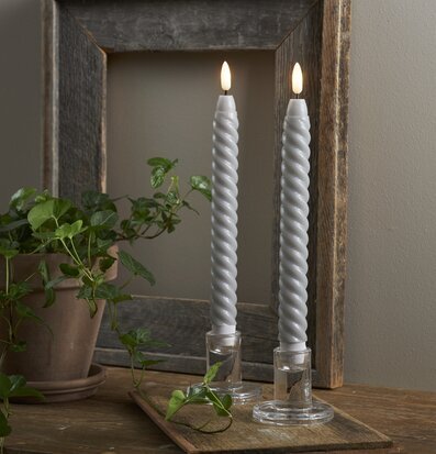 Foto av elegant arrangemang med LED-ljus och växt