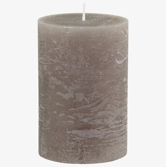 Bild av rustikt blockljus med linnefärgad nyans