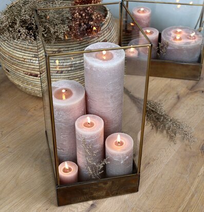 Bild av stämningsfull ljusarrangemang med rustik känsla