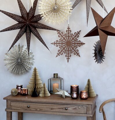 Ljuslykta Antique Mocca från Chic Antique på rustikt träbord