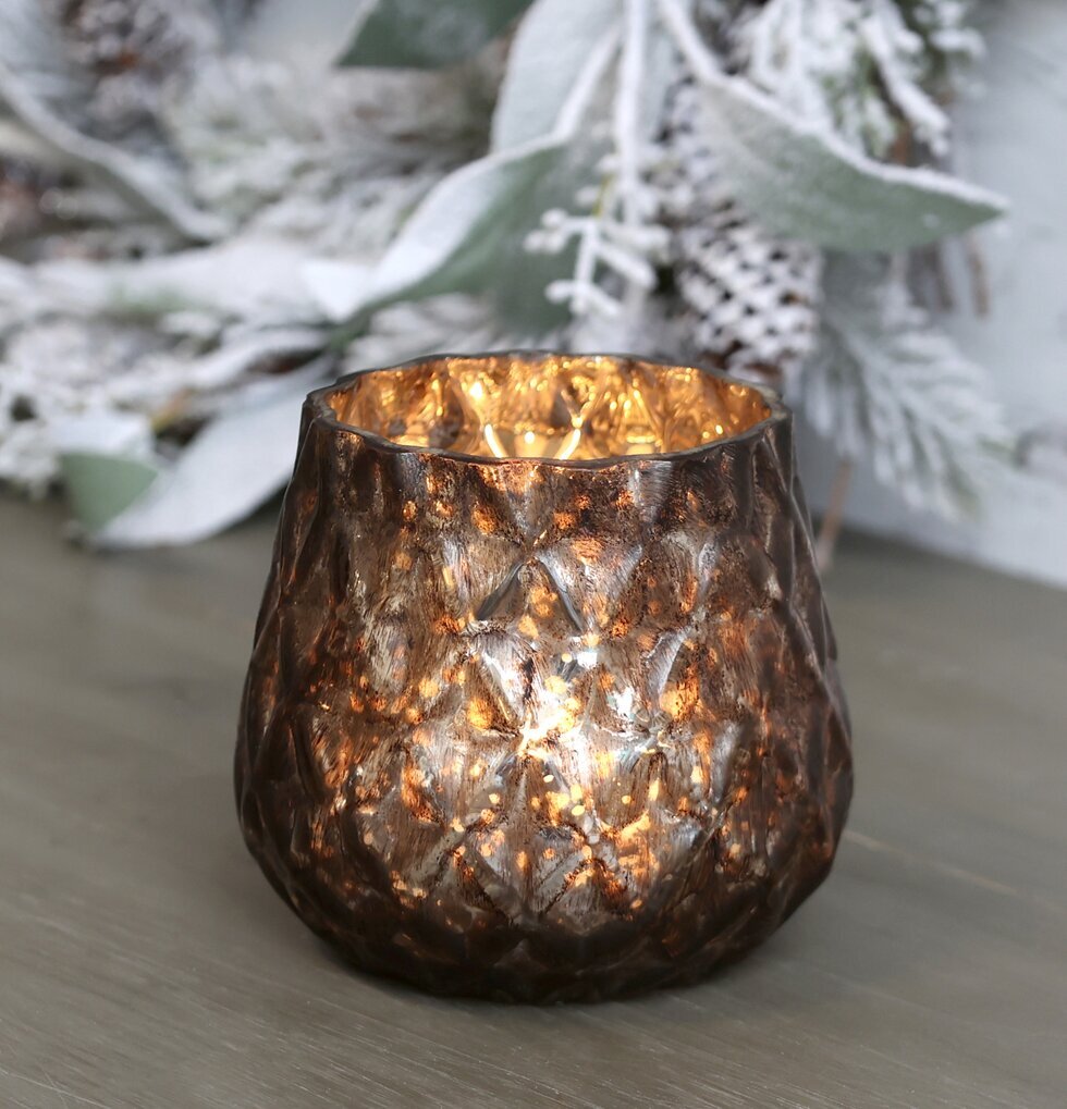 Ljuslykta Antique Mocca från Chic Antique på träbord