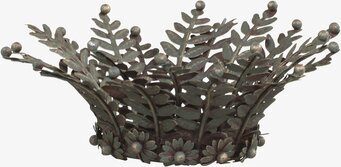 Foto av elegant ljusfat med blad- och blomdekorationer