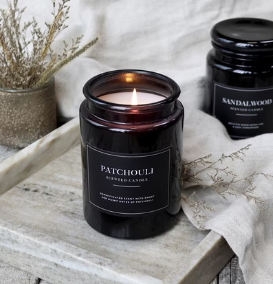 Foto av elegant doftljusarrangemang i harmonisk miljö