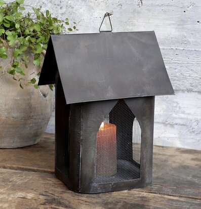 Ljuslykta Hus #4 från Chic Antique i rustik metallfinish