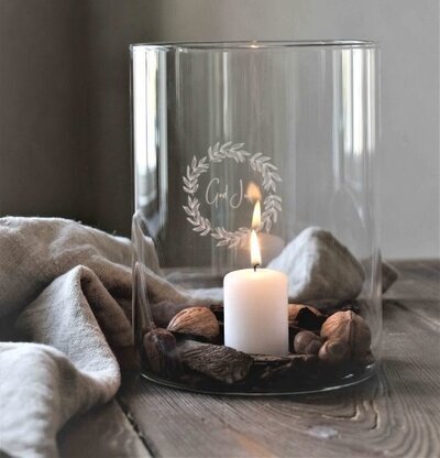 Ljuslykta God Jul Klarglas från Majas Cottage på träbord