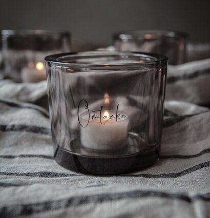 Ljuslykta Omtanke Smoke från Majas Cottage på randig duk