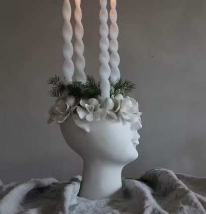 Foto av unik ljusstake med stilren och modern design