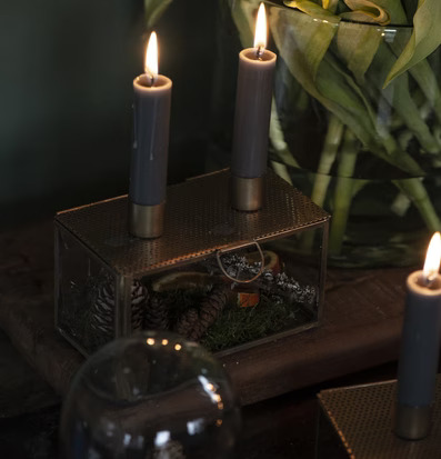 Bild av stilren ljusstake med industriell känsla