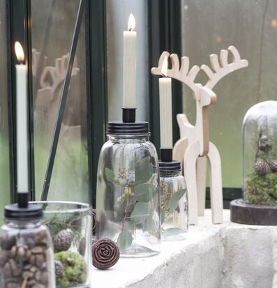 Bild av ljuslyktor och dekorativa element i harmoni