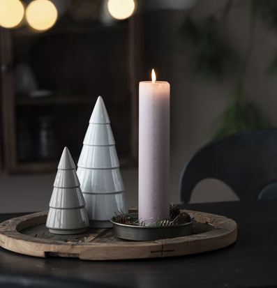 Bild av stämningsfullt ljusarrangemang med detaljer