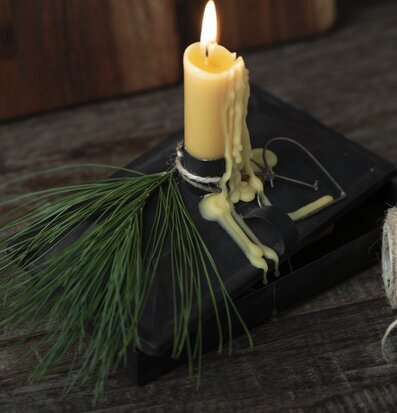 Bild av charmig ljusstake med rustik och jordnära stil