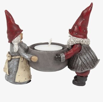 Bild av ljusstake med tomtar i vintriga färger