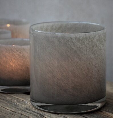 Ljuslykta Lumiere Sage Stor från Majas Cottage på träyta