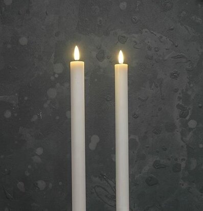 Bild av eleganta LED-kronljus med realistiska lågor