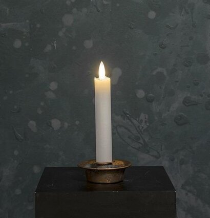 Foto av LED-kronljus i rustik metallhållare