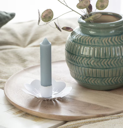 Bild av harmonisk skandinavisk design och inredning