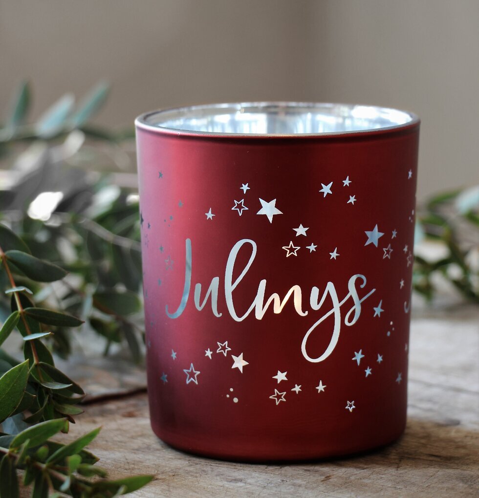 Julmys Röd/silver från Majas Cottage på rustikt träbord