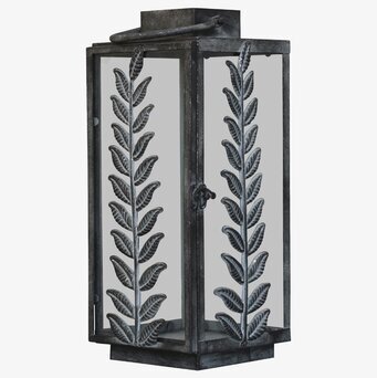 Bild av rustik ljuslykta med bladdekorationer