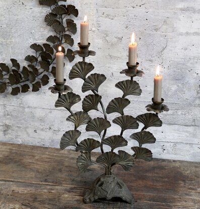 Foto av antik ljusstake med elegant mässingsfinish