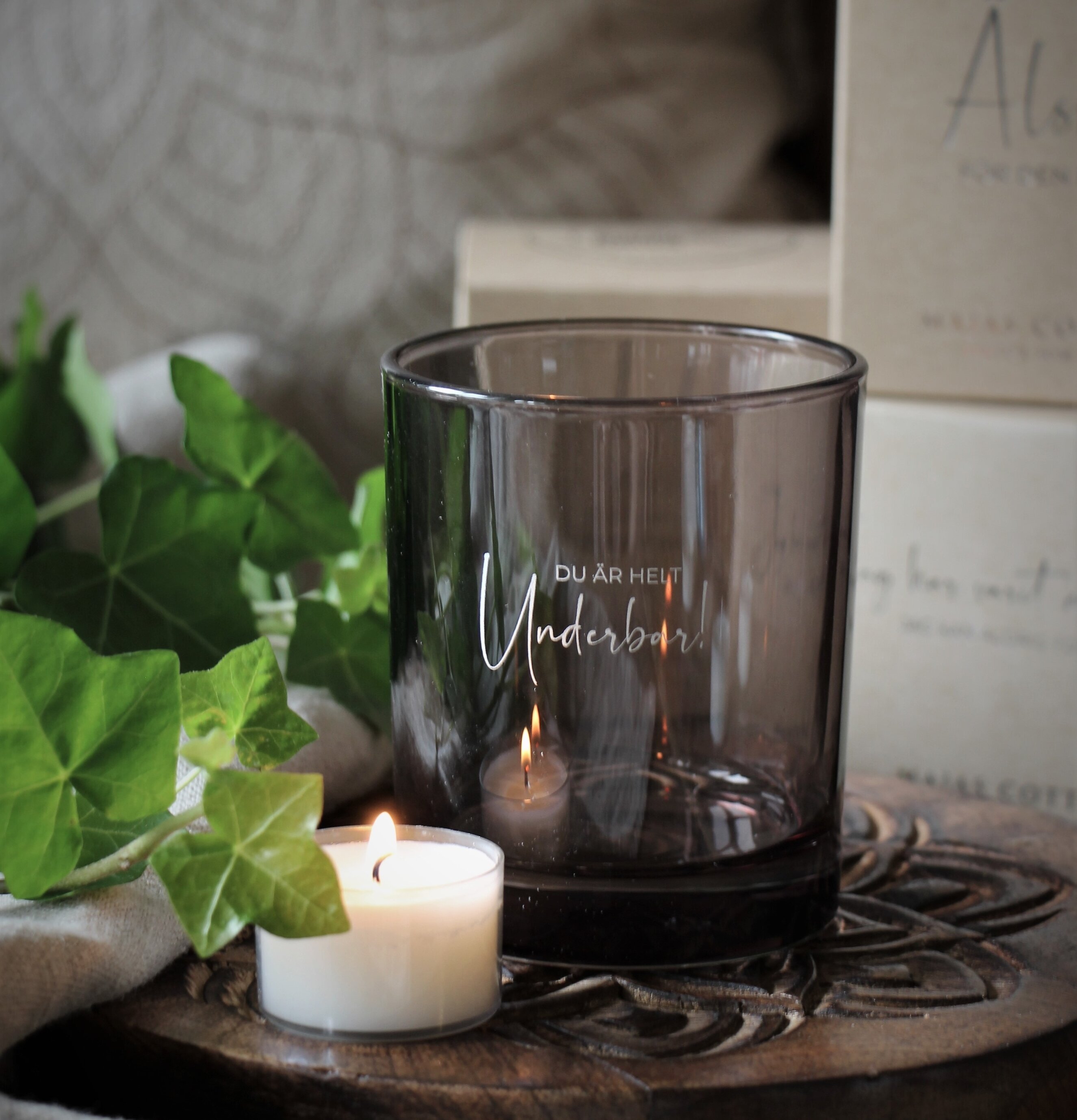 Ljuslykta - Du Är Helt Underbar från Majas Cottage på träbricka