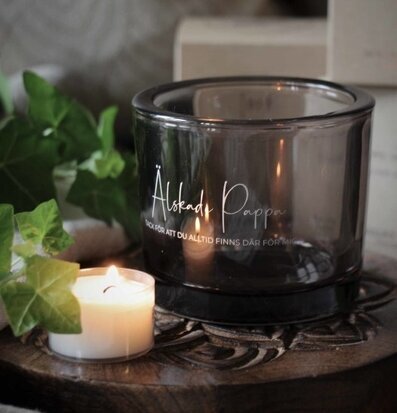 Ljuslykta - Älskade Pappa från Majas Cottage på trähylla