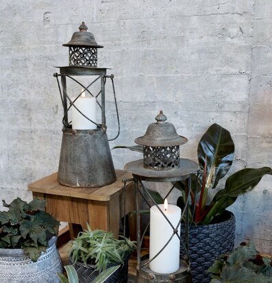 Bild av lyktor i harmonisk och naturnära miljö