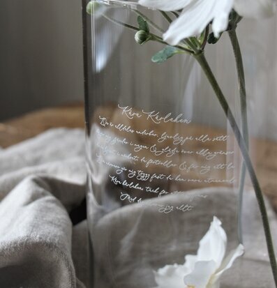 Vas/Ljuslykta Kära Kärleken från Majas Cottage på duk