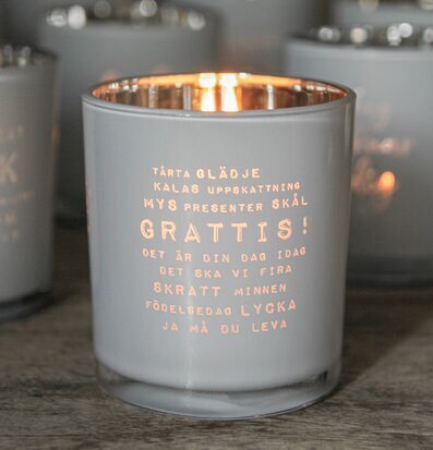 Ljuslykta - Grattis från Majas Cottage med gyllene text