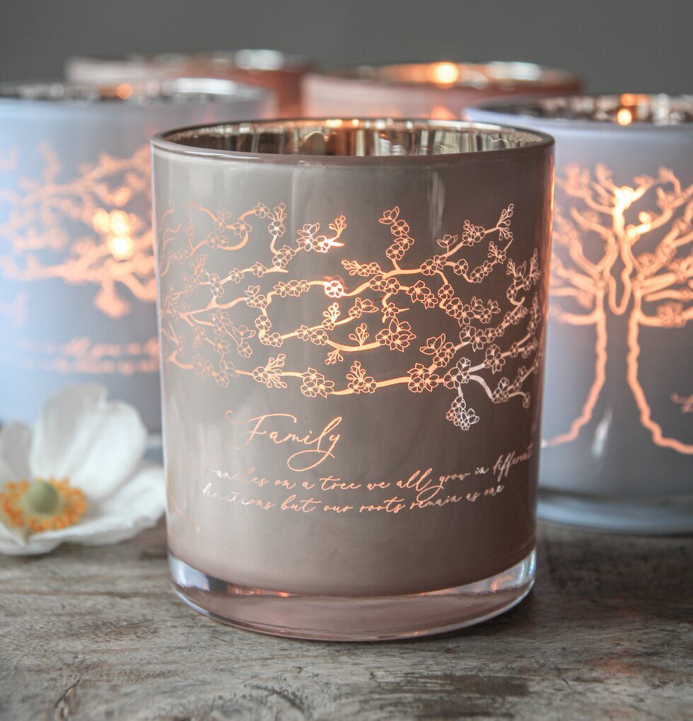 Ljuslykta - Family Soft Pink från Majas Cottage på träbord