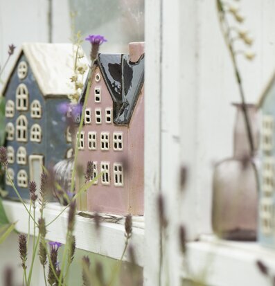 Ljuslykta Nyhavn Vindskupa Rosa från IB Laursen i trädgård