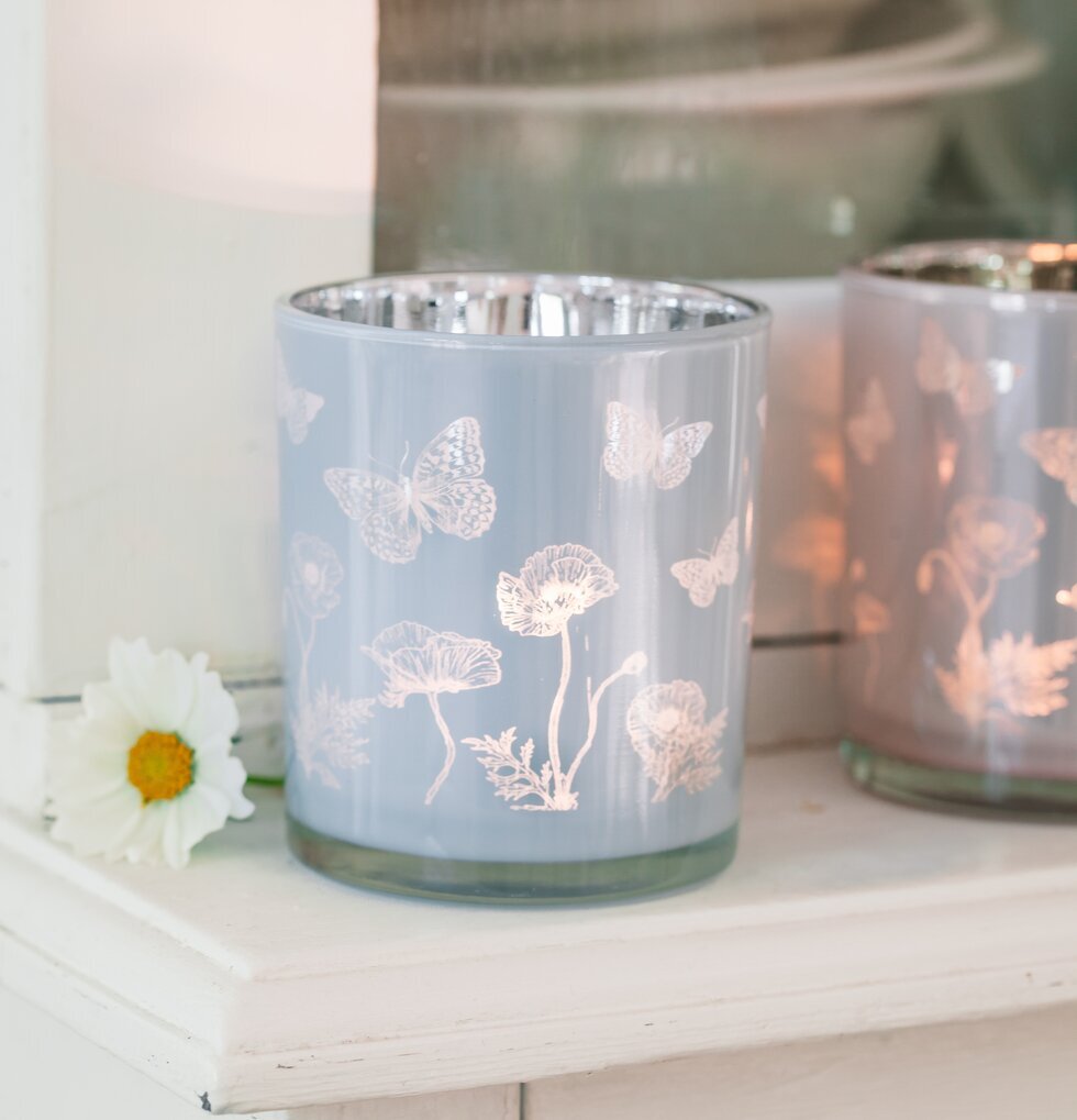 Ljuslykta - Butterflies & Poppies Vit från Majas Cottage