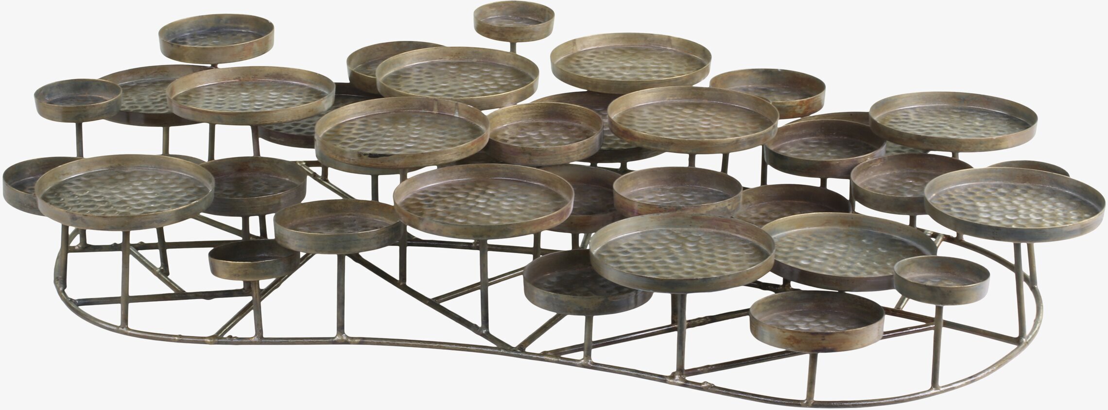 Bild av unikt designad ljusstake i antik mässing