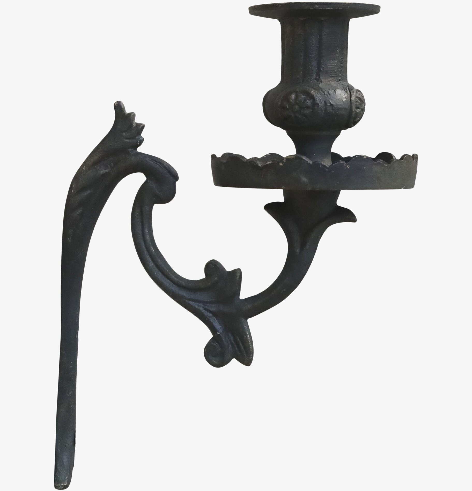 Fransk Ljusstake Antik Mässing från Chic Antique på vägg