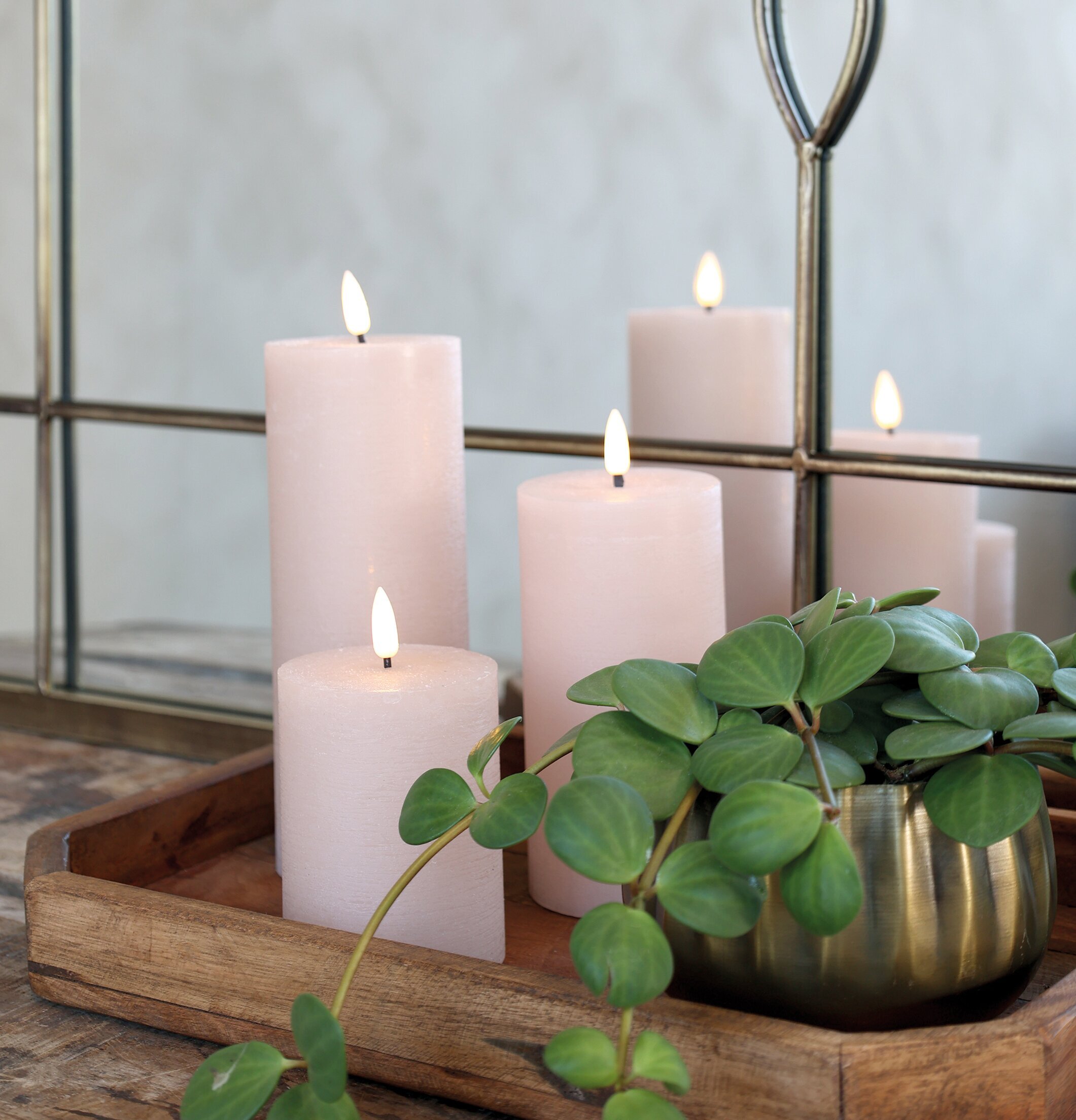 Blockljus LED Dimmrosa H10 från Chic Antique på träfat