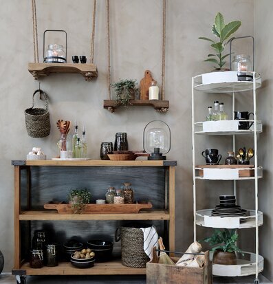 Bild av stilfullt rum med rustika och moderna element