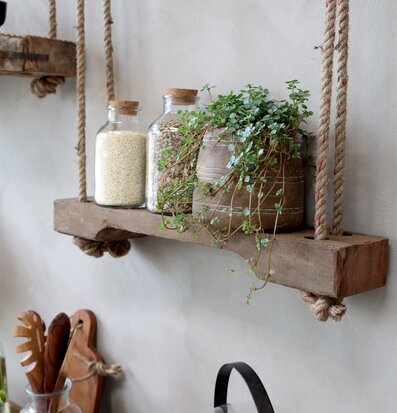 Bild av stilfull inredning med naturliga material